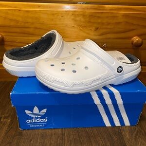 ADULTS' CROCS CLASSIC LINED FUZZY CLOGS